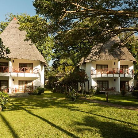 Neptune Village Beach Resort & Spa Galu Bagian luar foto