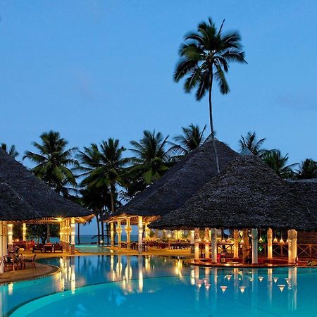 Neptune Village Beach Resort & Spa Galu Bagian luar foto