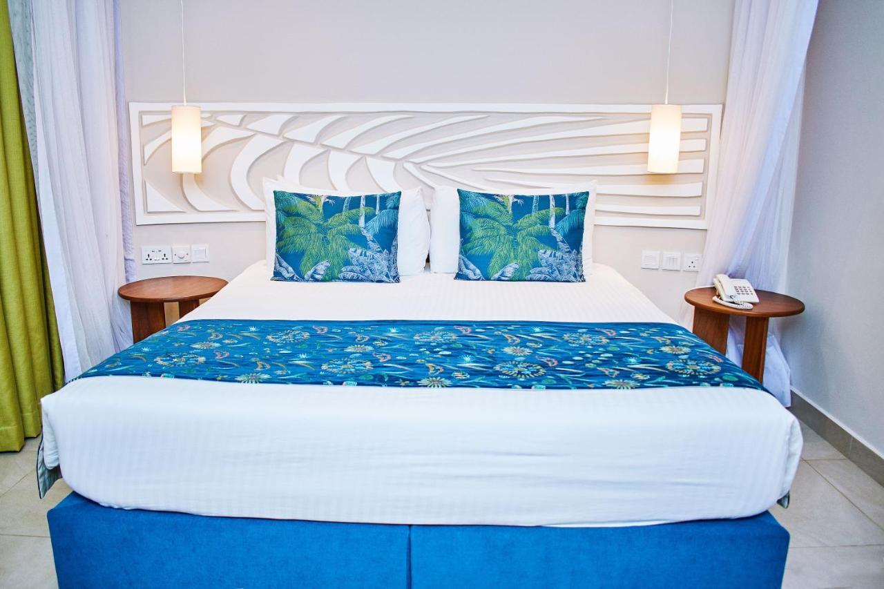 Neptune Village Beach Resort & Spa Galu Bagian luar foto