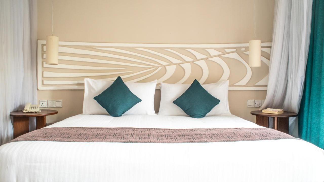 Neptune Village Beach Resort & Spa Galu Bagian luar foto