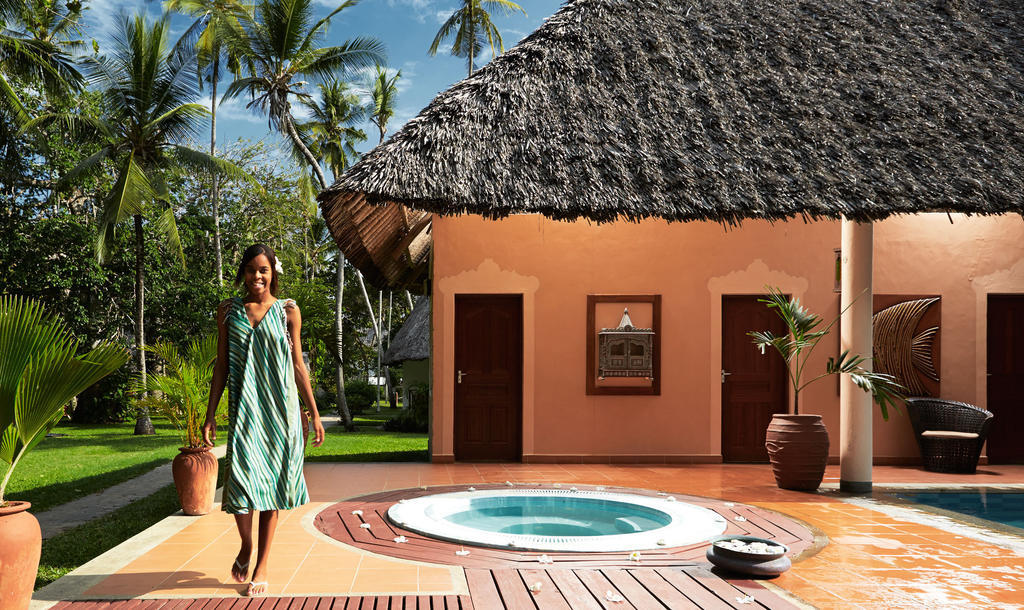 Neptune Village Beach Resort & Spa Galu Bagian luar foto