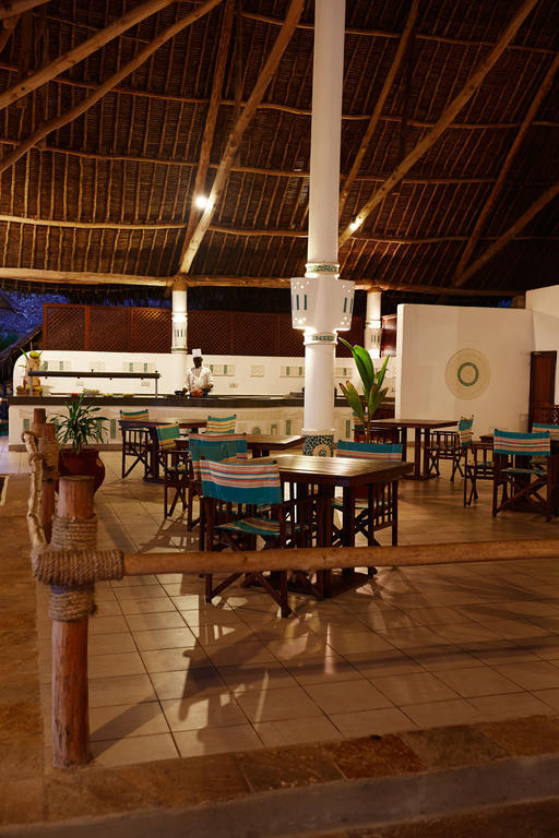 Neptune Village Beach Resort & Spa Galu Bagian luar foto