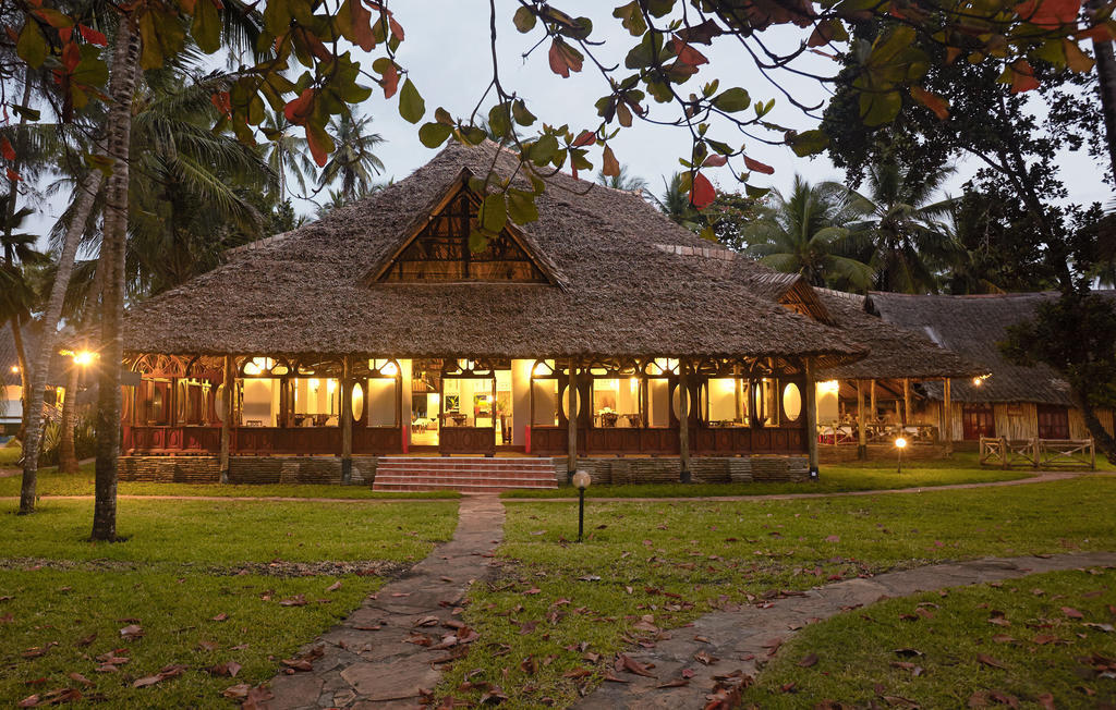 Neptune Village Beach Resort & Spa Galu Bagian luar foto