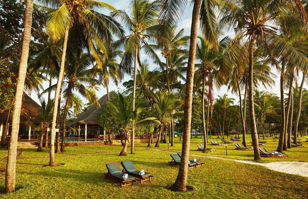 Neptune Village Beach Resort & Spa Galu Bagian luar foto
