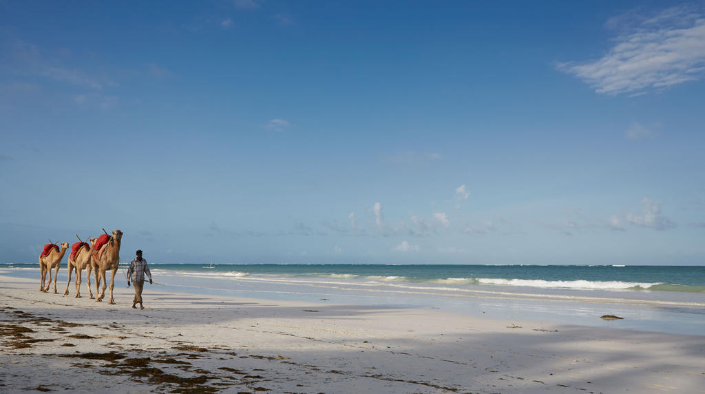 Neptune Village Beach Resort & Spa Galu Bagian luar foto