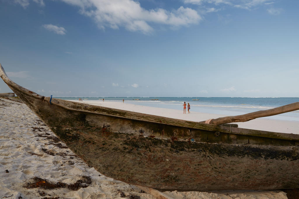 Neptune Village Beach Resort & Spa Galu Bagian luar foto