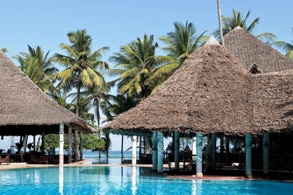 Neptune Village Beach Resort & Spa Galu Bagian luar foto