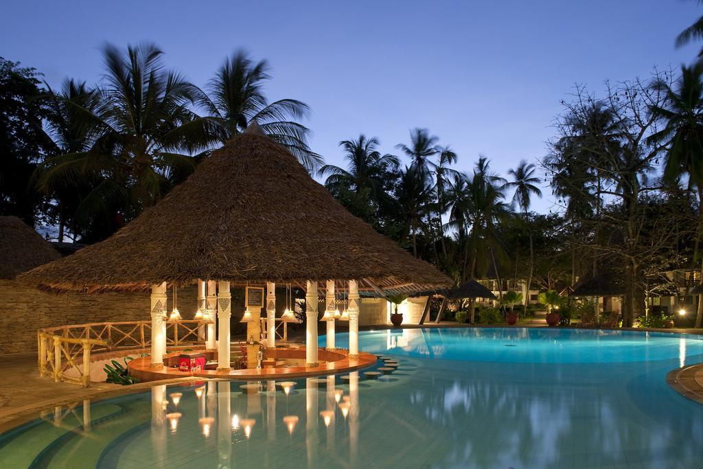 Neptune Village Beach Resort & Spa Galu Bagian luar foto