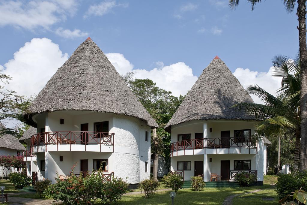 Neptune Village Beach Resort & Spa Galu Bagian luar foto
