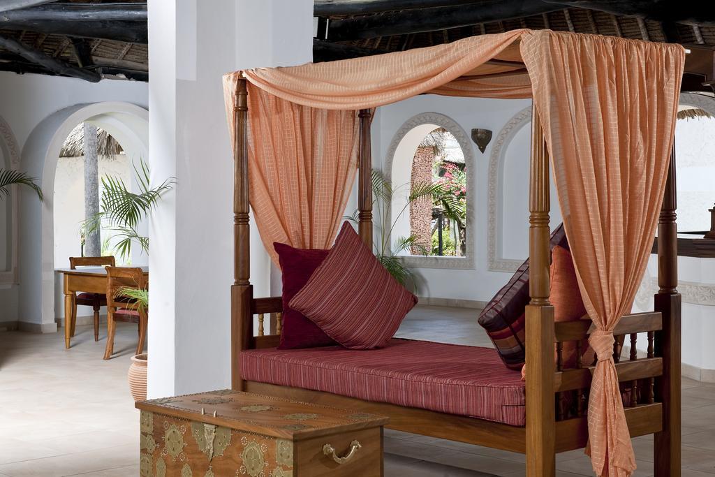 Neptune Village Beach Resort & Spa Galu Bagian luar foto