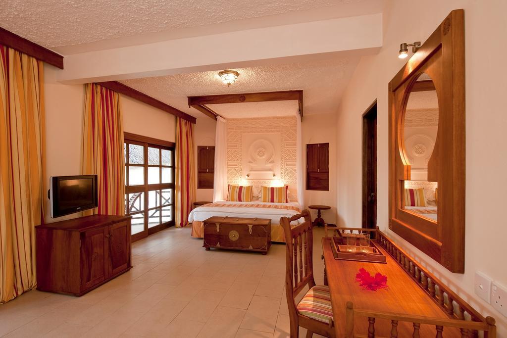 Neptune Village Beach Resort & Spa Galu Bagian luar foto