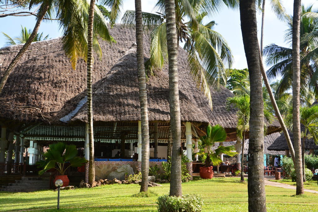 Neptune Village Beach Resort & Spa Galu Bagian luar foto