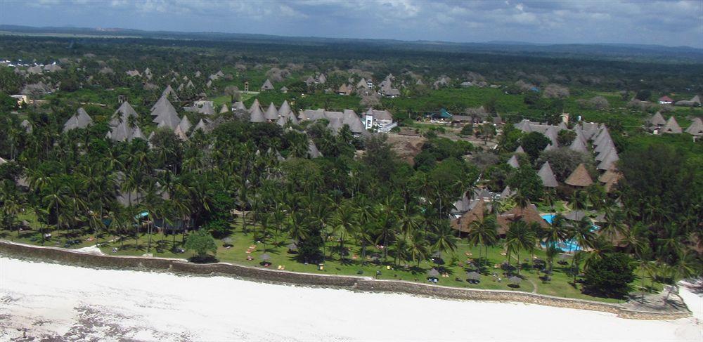Neptune Village Beach Resort & Spa Galu Bagian luar foto