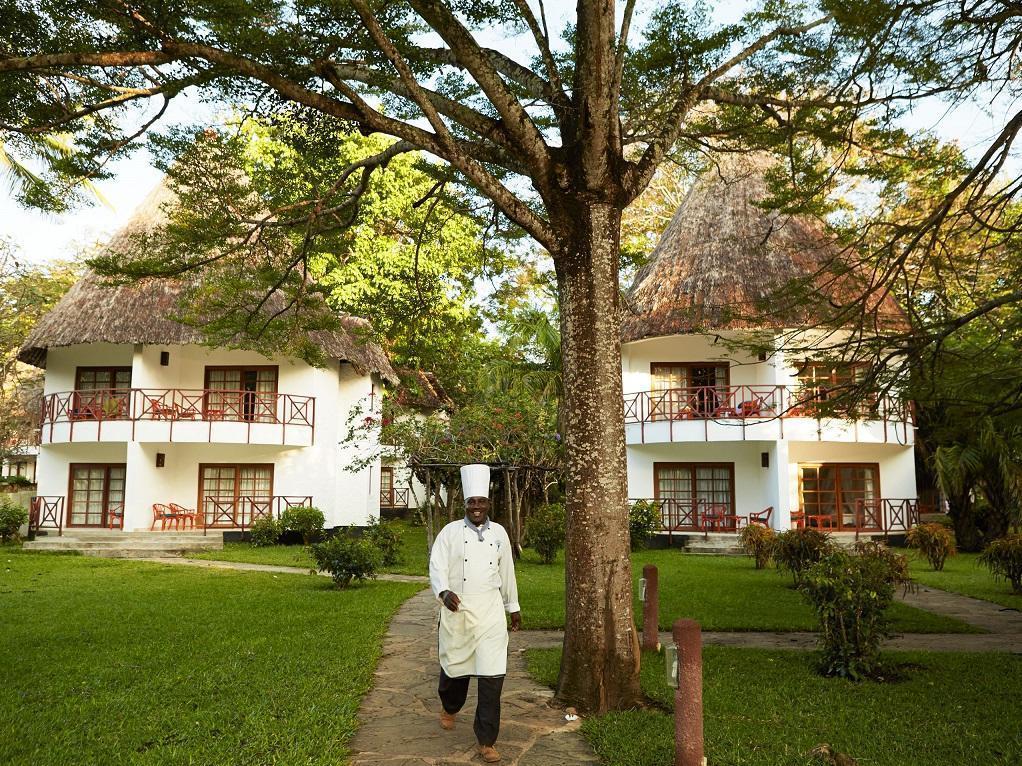 Neptune Village Beach Resort & Spa Galu Bagian luar foto
