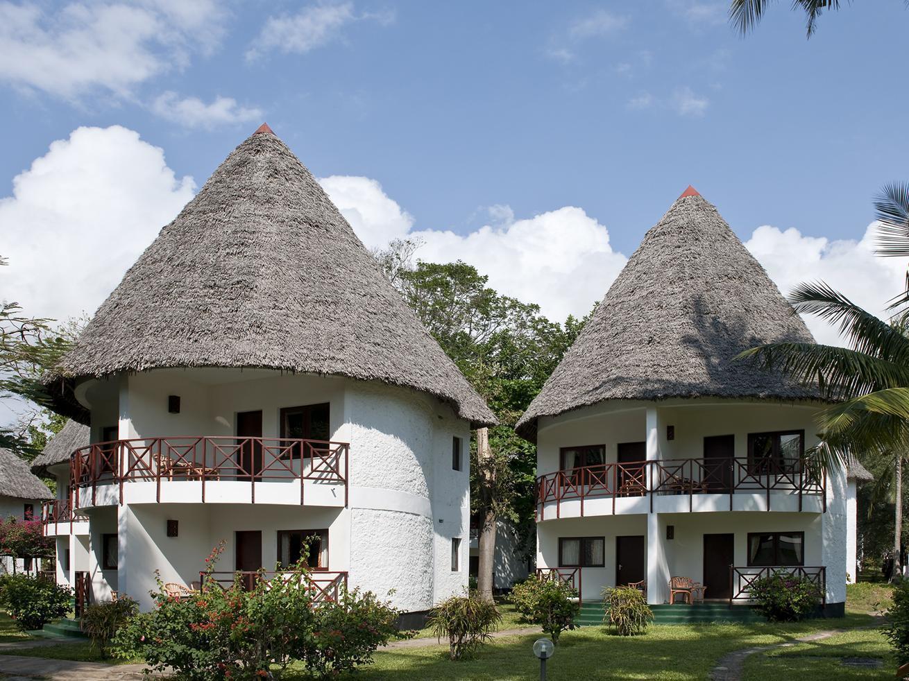 Neptune Village Beach Resort & Spa Galu Bagian luar foto