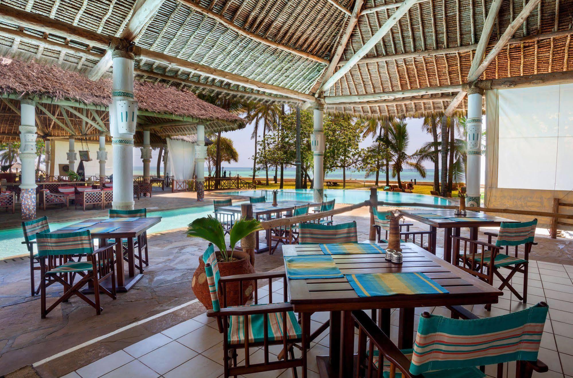 Neptune Village Beach Resort & Spa Galu Bagian luar foto
