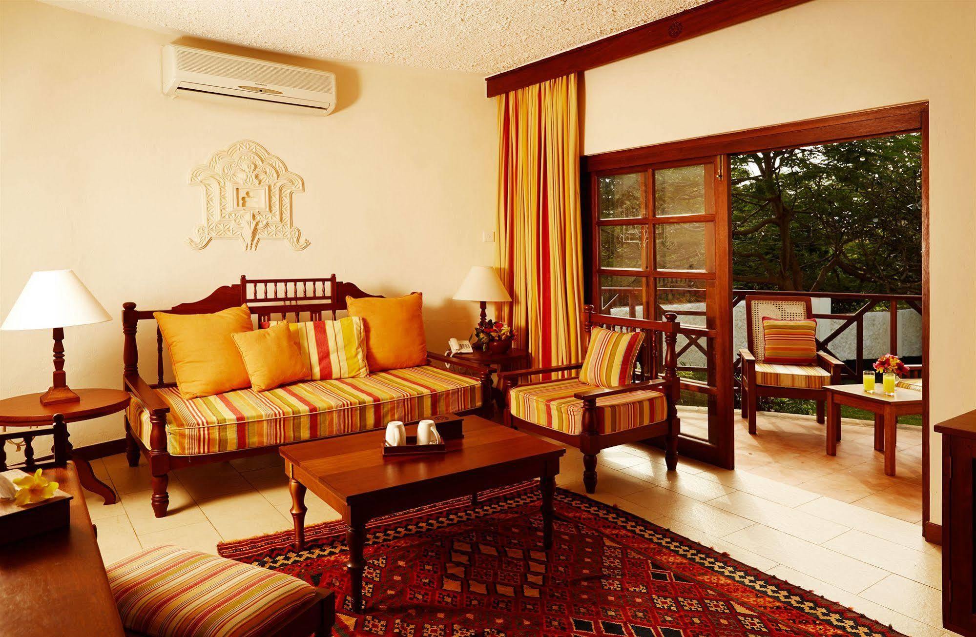 Neptune Village Beach Resort & Spa Galu Bagian luar foto