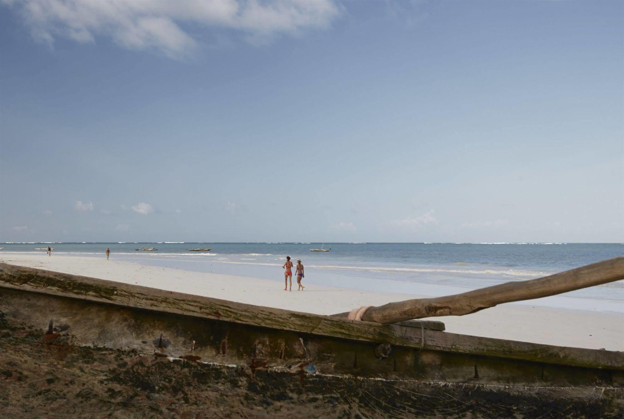 Neptune Village Beach Resort & Spa Galu Bagian luar foto
