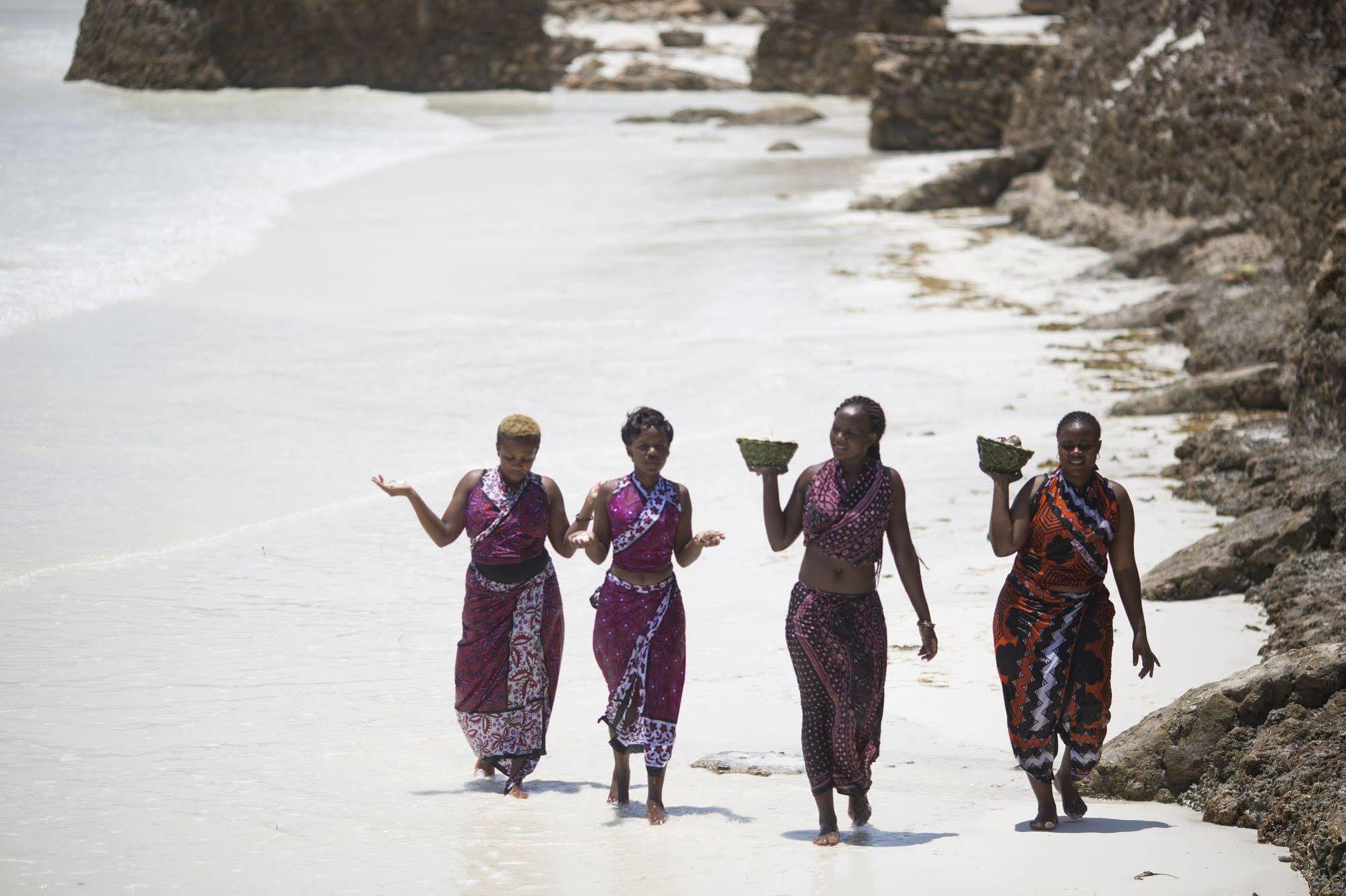 Neptune Village Beach Resort & Spa Galu Bagian luar foto
