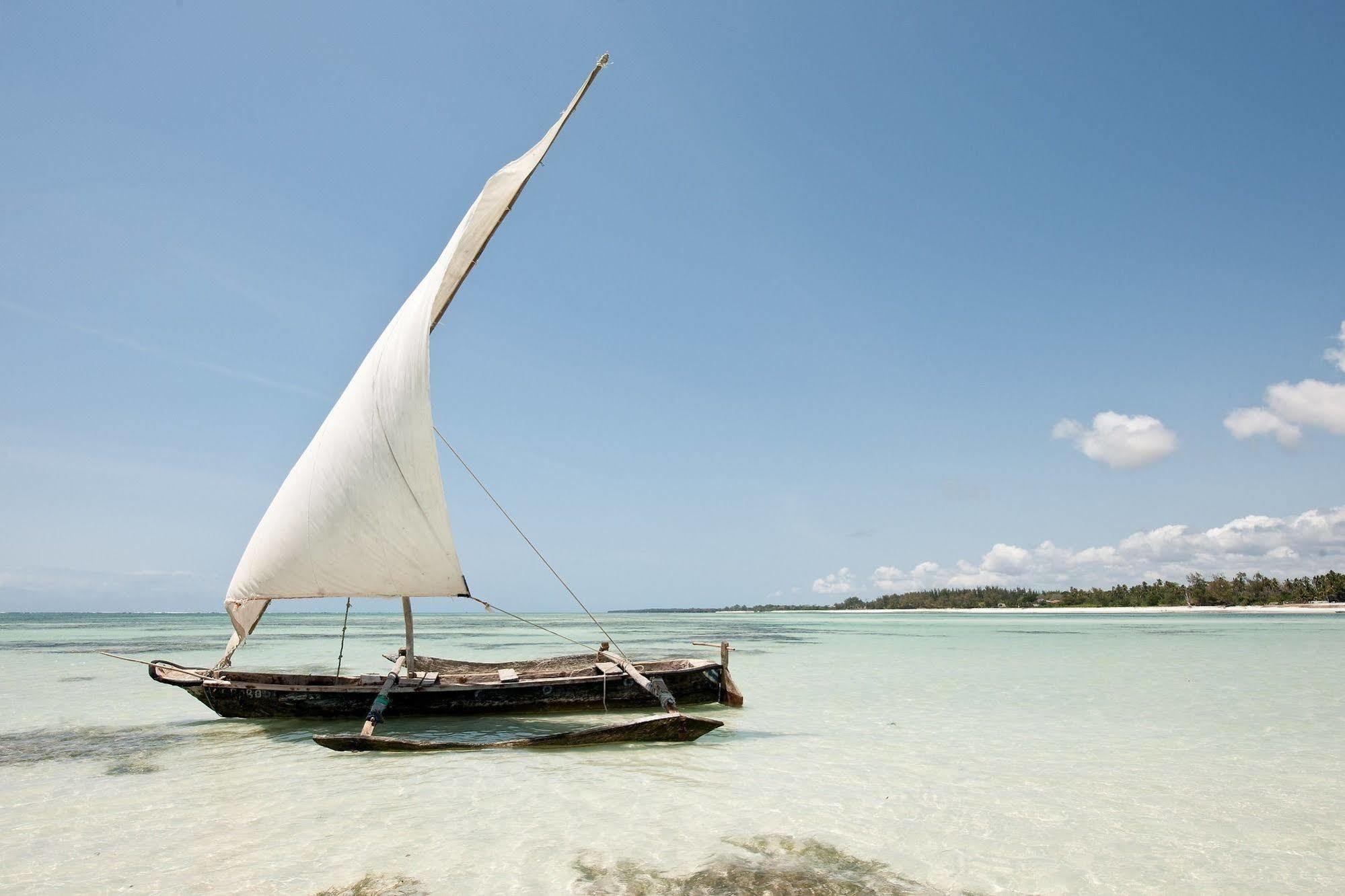 Neptune Village Beach Resort & Spa Galu Bagian luar foto