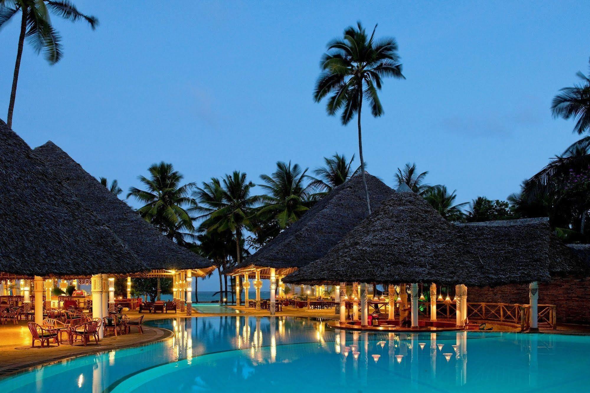 Neptune Village Beach Resort & Spa Galu Bagian luar foto