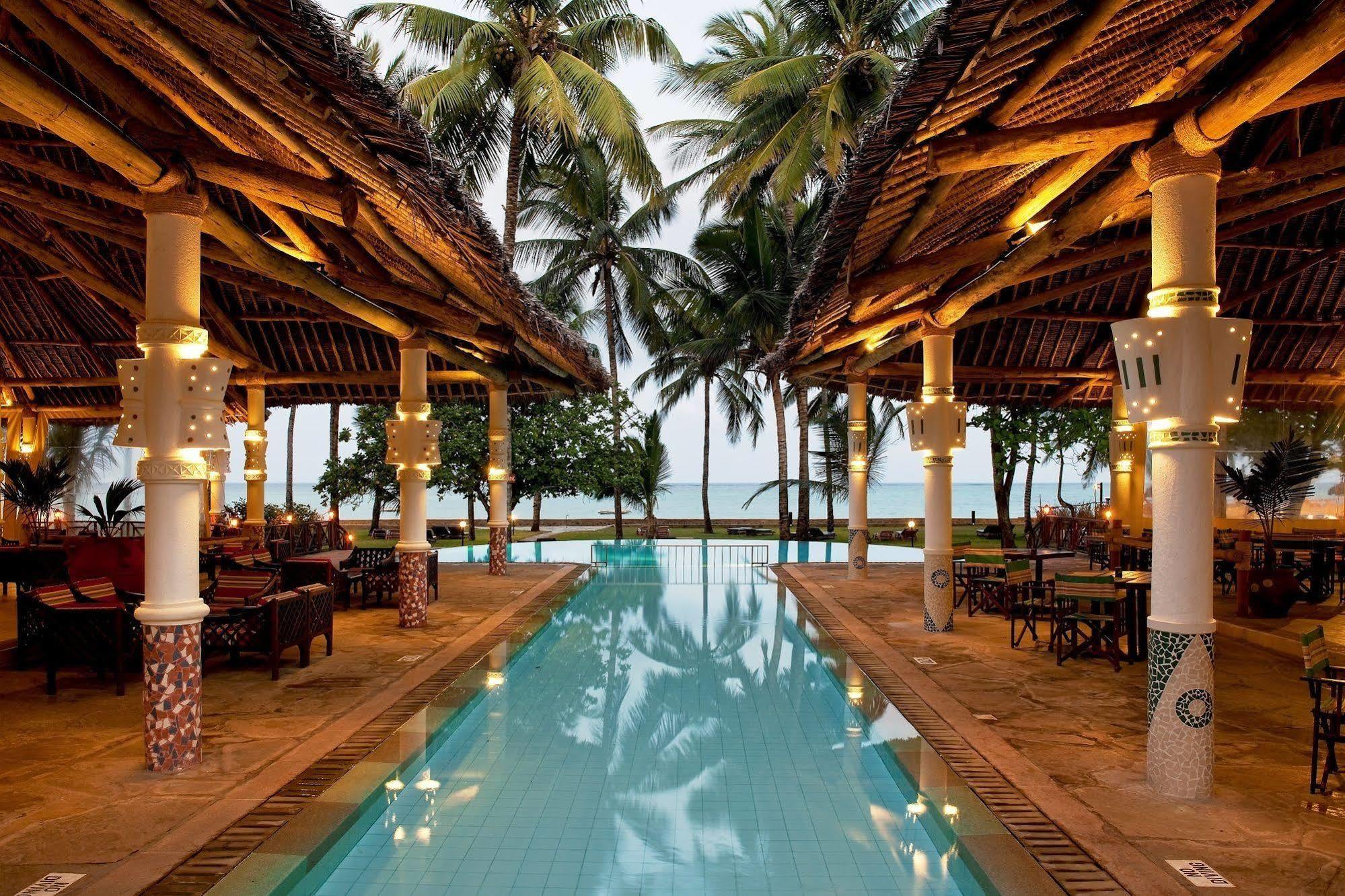Neptune Village Beach Resort & Spa Galu Bagian luar foto