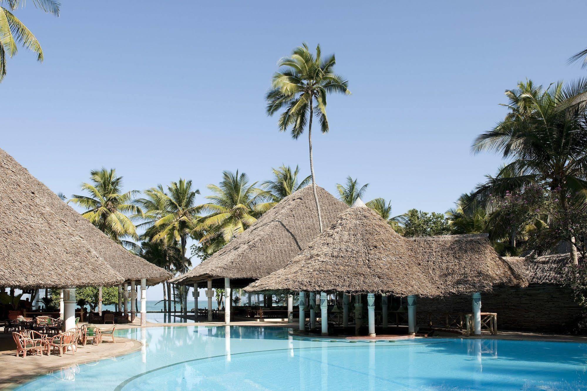 Neptune Village Beach Resort & Spa Galu Bagian luar foto