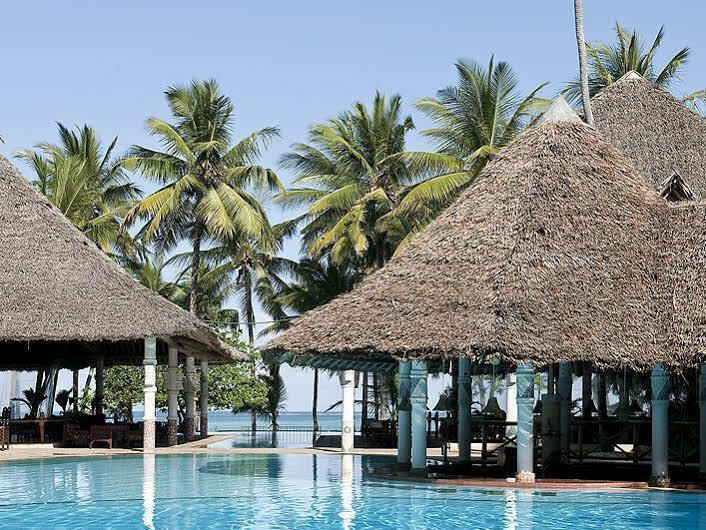 Neptune Village Beach Resort & Spa Galu Bagian luar foto